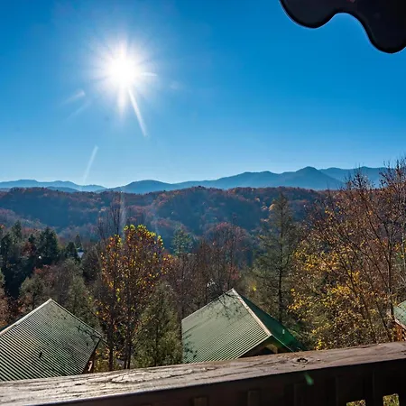Spacious Smokies Cabin - Hot Tub With Mountain Views